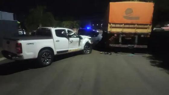 Jovem não resiste e morre após colidir camionete contra caminhão 3