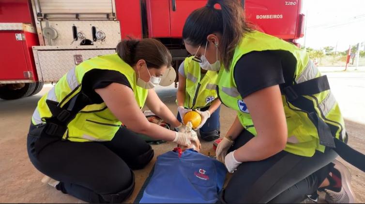 Equipe médica começa fase de estágio em ambulância do Corpo de Bombeiros