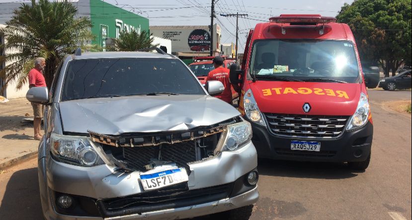 Colisão entre caminhonete e moto deixa homem gravemente ferido em Sinop 5