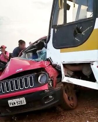 Colisão violenta entre carro e ônibus mata homem na MT-020 2