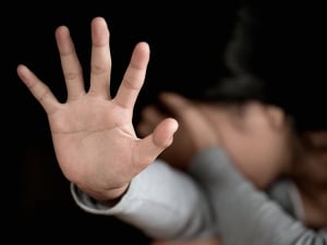 Homem é preso após engravidar e abusar de filha por 8 anos seguidos em MT