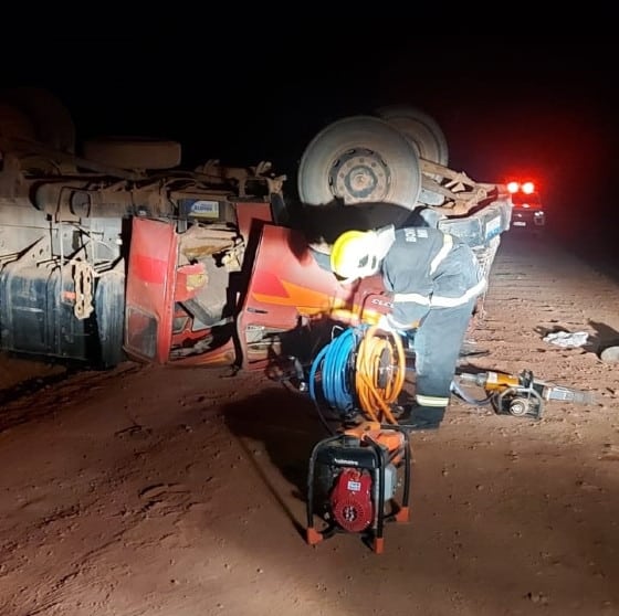 Jovem caminhoneiro morre após capotar veículo no Nortão