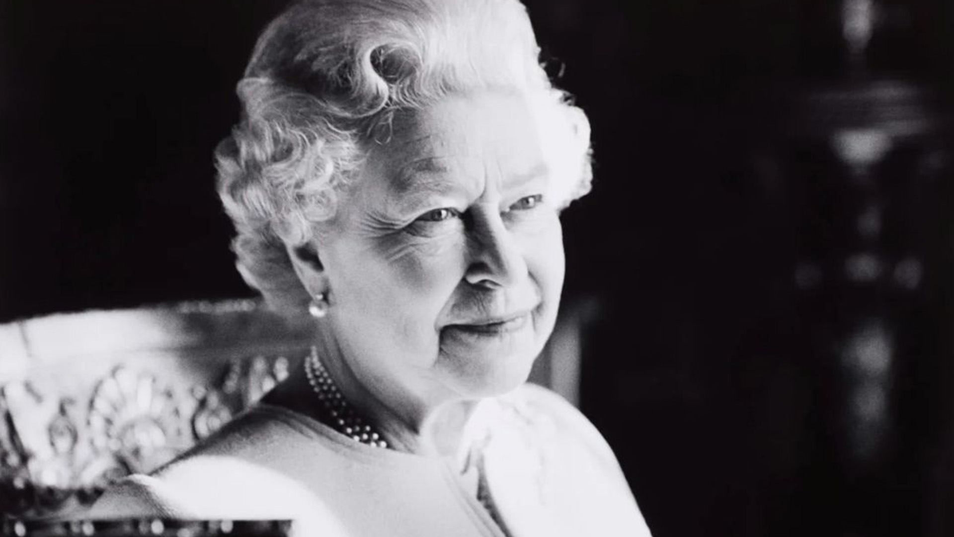 Com mais de 70 anos de trono, Rainha Elizabeth II morre aos 96 anos