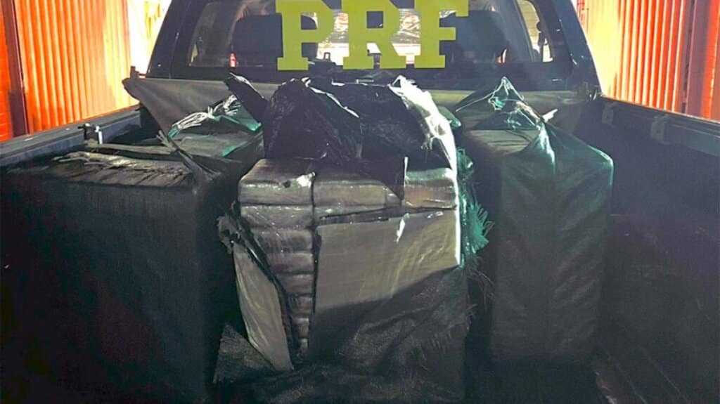 Caminhoneiro é preso transportando cocaína avaliada em R$ 60 milhões no Nortão 2