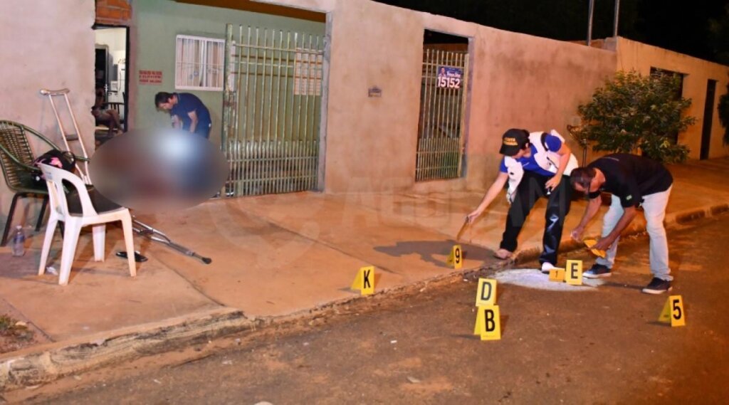 Homem é executado com 14 tiros na porta de residência 1
