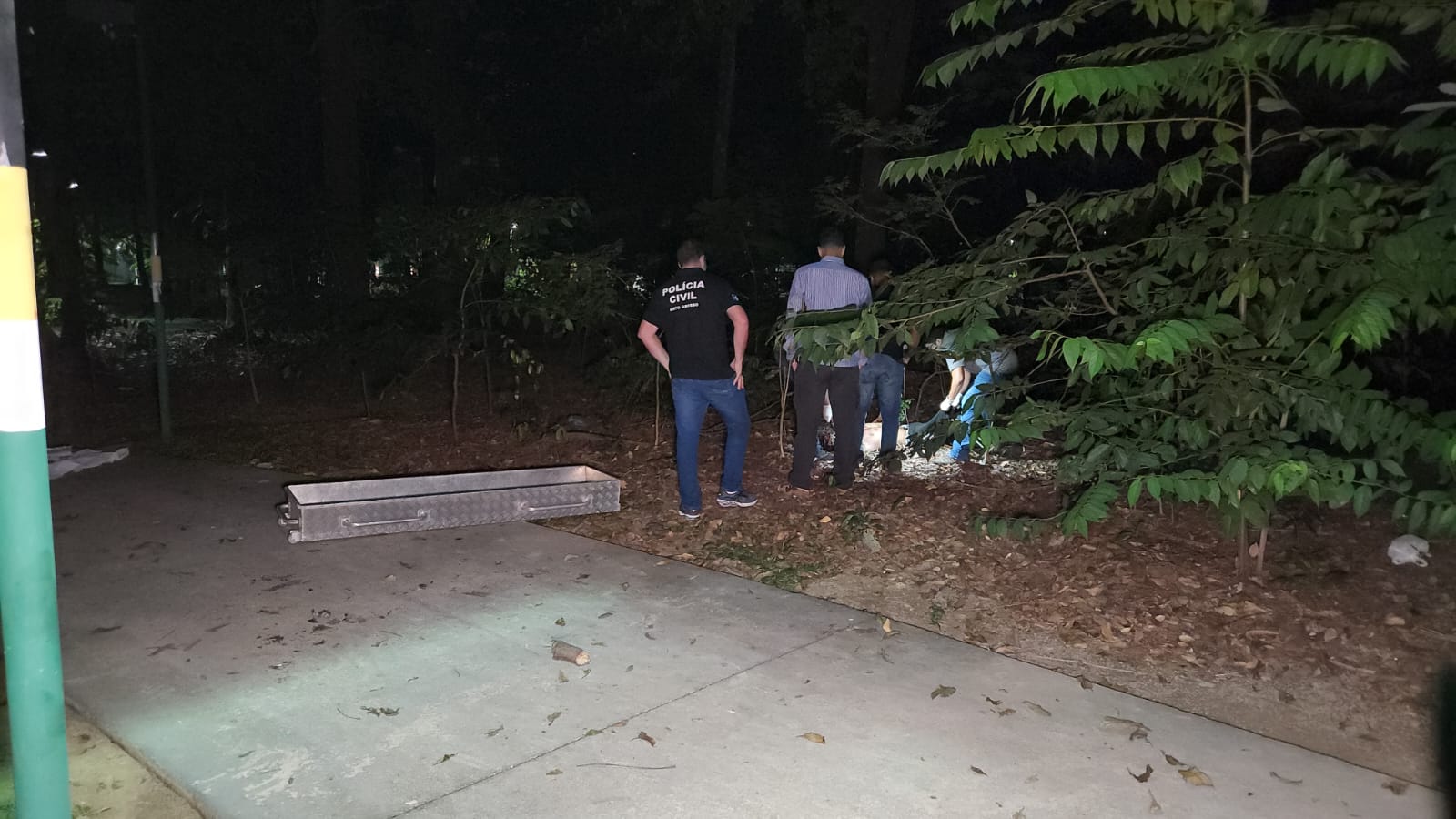 URGENTE: Homem é encontrado morto com sinais de espancamento em praça de Sinop 1