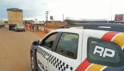 Motorista fica ferido após colidir em traseira de carreta na MT-423 em Sinop 1