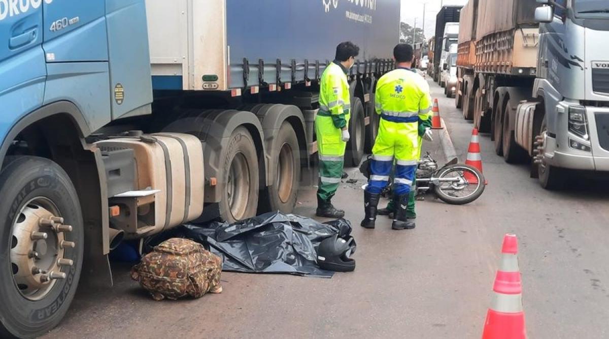 Grave acidente entre carreta e moto deixa vítimas fatais em rodovia de Mato Grosso
