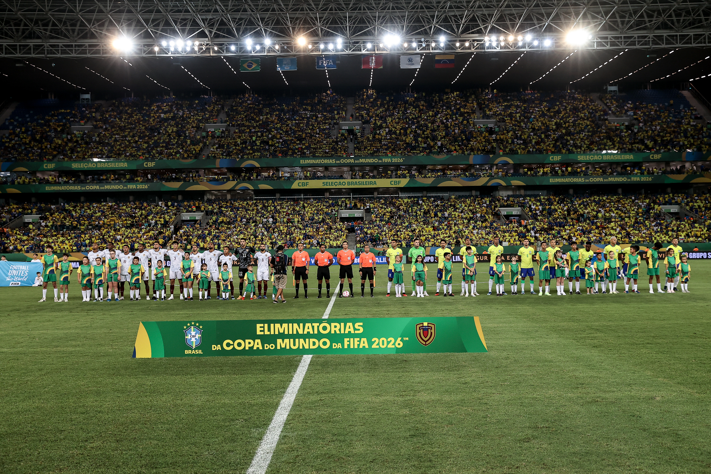 Com 40 mil pessoas presentes, seleção brasileira empata na Arena Pantanal